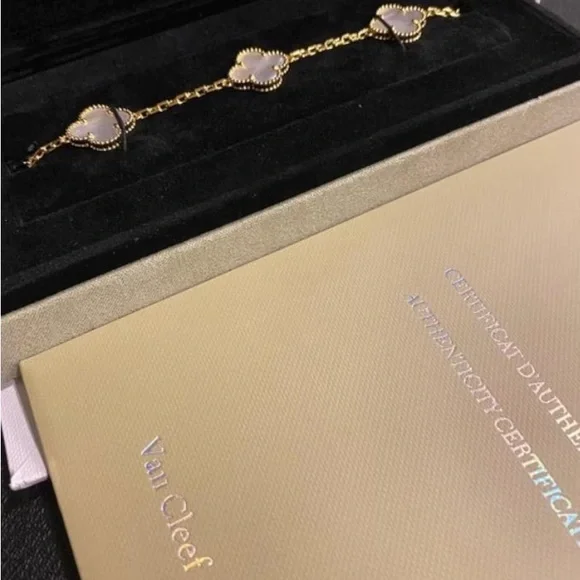 VC&A Alhambra Bracelet – White Onyx {Full Set} - Picture 5 of 5